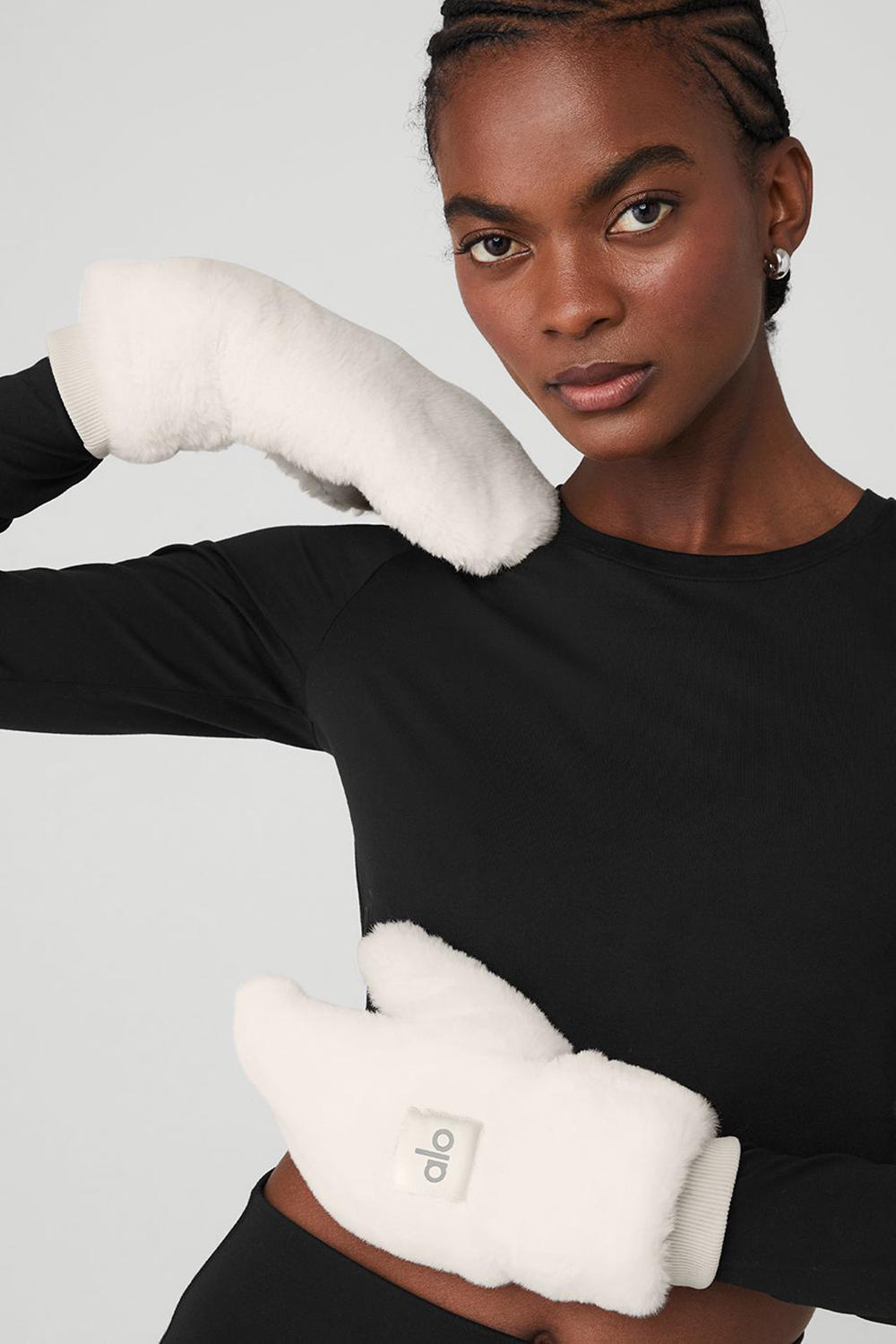 Ivory Alo Yoga Faux Fur Women Mittens | KSA  PRK421378