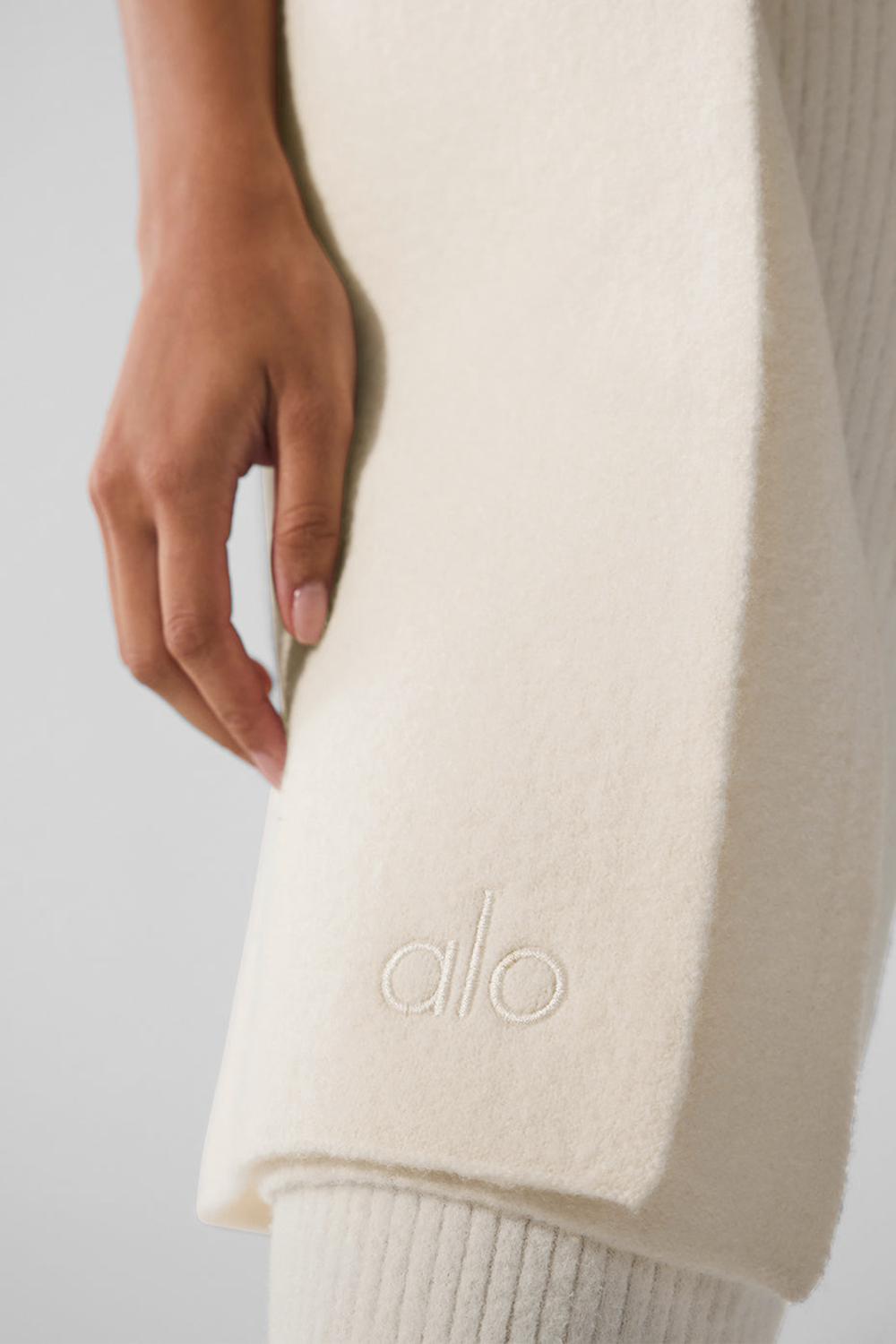Ivory Alo Yoga Merino Wool Oversized Women Scarf | KSA  CMV390452