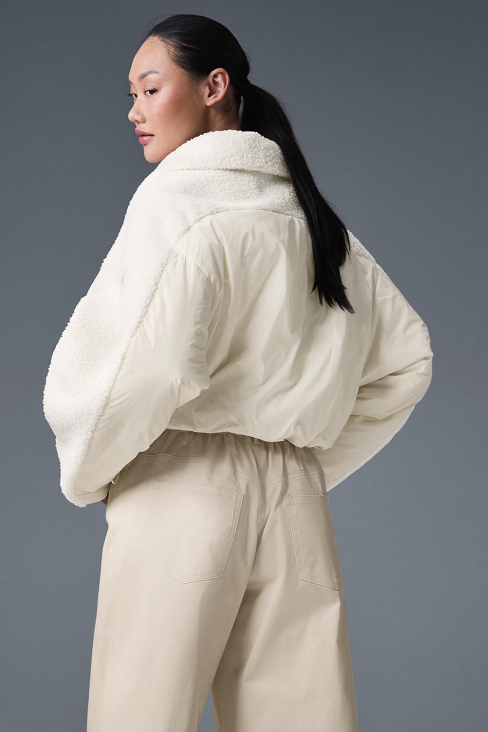 Ivory / Ivory Alo Yoga Sherpa Cozy Escape Women Puffer Jacket | KSA  PST048317
