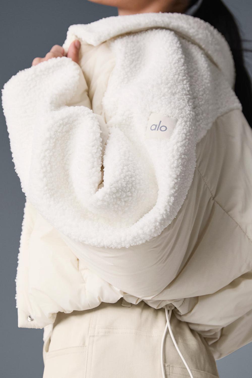 Ivory / Ivory Alo Yoga Sherpa Cozy Escape Women Puffer Jacket | KSA  PST048317