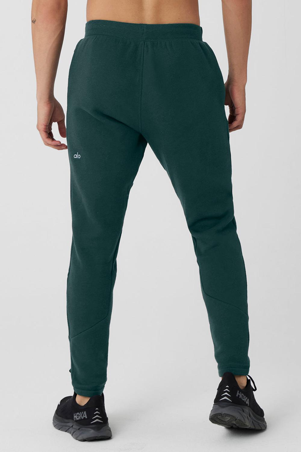 Midnight Green Alo Yoga The Triumph Men Sweatpant | KSA  ANU503428