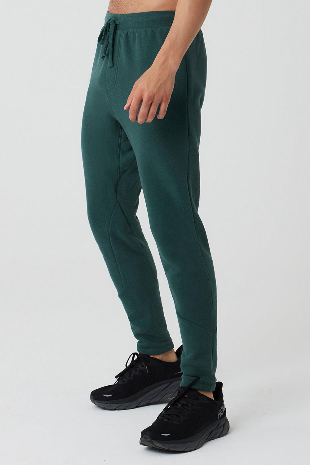 Midnight Green Alo Yoga The Triumph Men Sweatpant | KSA  ANU503428