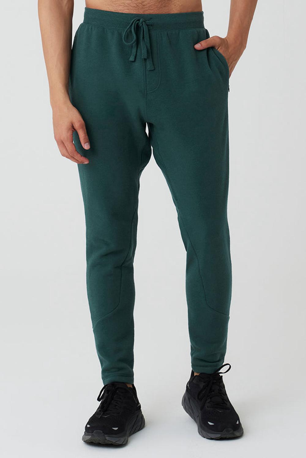 Midnight Green Alo Yoga The Triumph Men Sweatpant | KSA  ANU503428